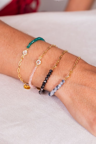 Pulseira Metade Carty Metade Cristais Ponto de Luz Meio