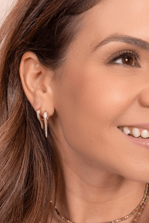 Argola Cravejada Ponta Afinada